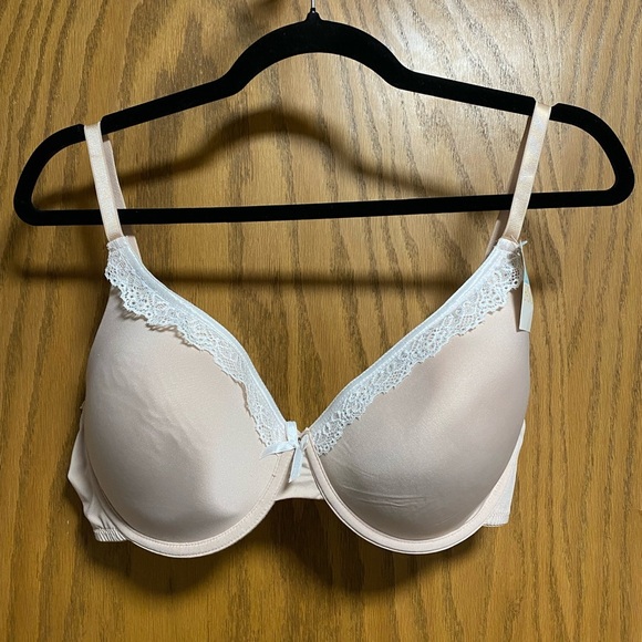 SIMPLY BASIC BEIGE T-SHIRT BRA - 40D - NWT - Picture 1 of 3